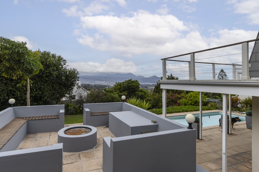 To Let 4 Bedroom Property for Rent in Heldervue Western Cape